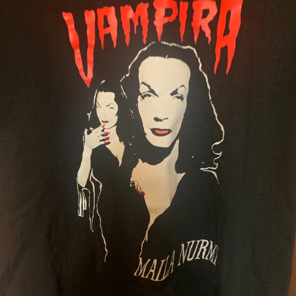 Vampira Women's Size Large Short Sleeve Graphics T Shirt - Picture 2 of 4